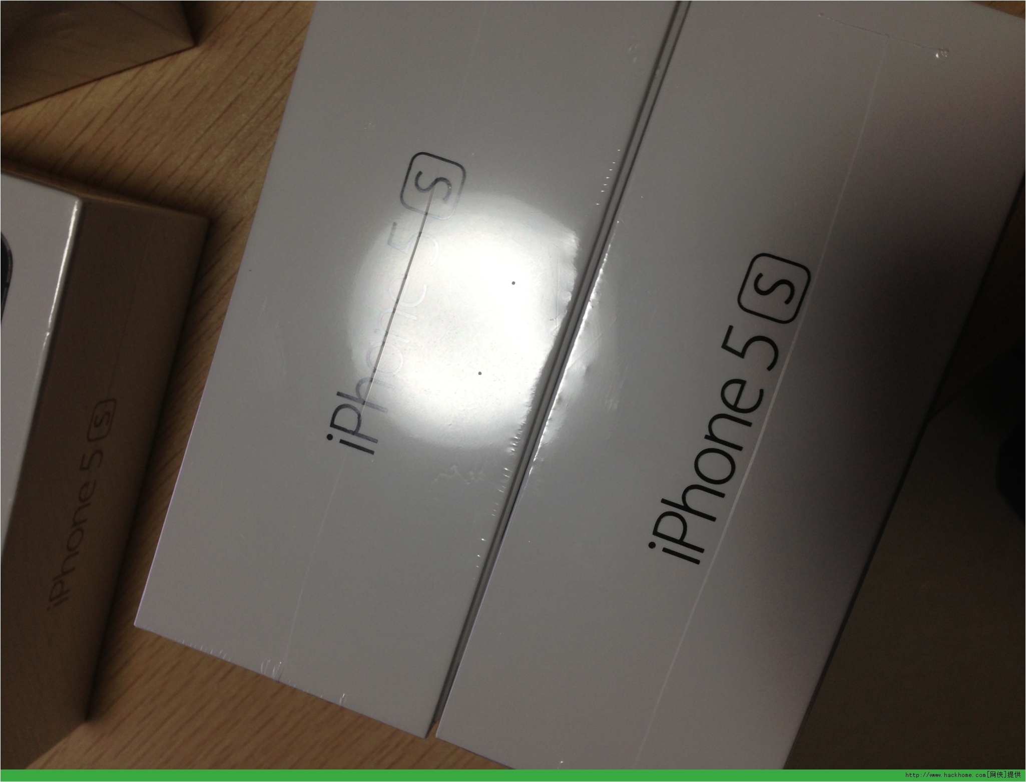 iphone6包装盒图片,iphone12包装盒图片 右下是iphone4s 8g,封装和之前的4s一样,但是包装上的图片已经是ios7